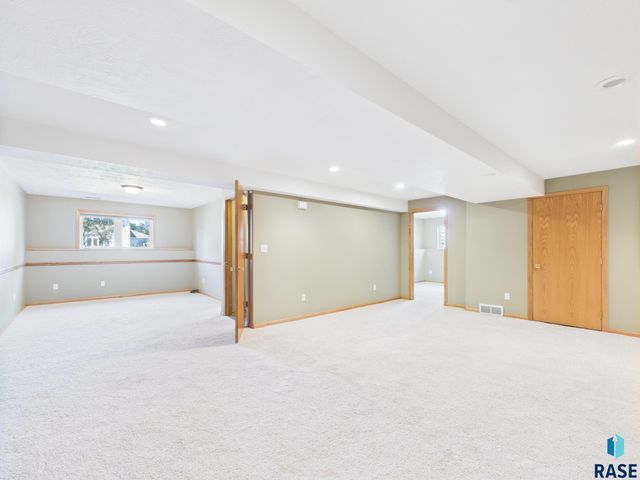 917 S Charlotte Ave, Sioux Falls, SD 57103