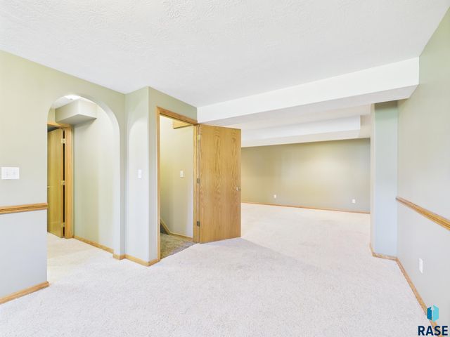 917 S Charlotte Ave, Sioux Falls, SD 57103