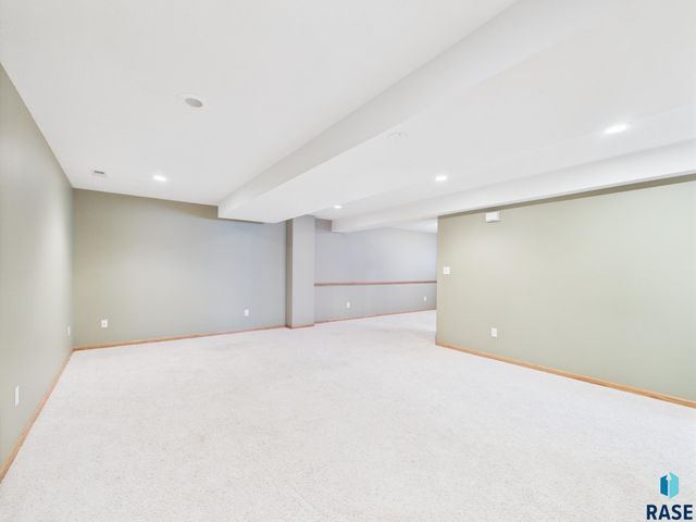 917 S Charlotte Ave, Sioux Falls, SD 57103