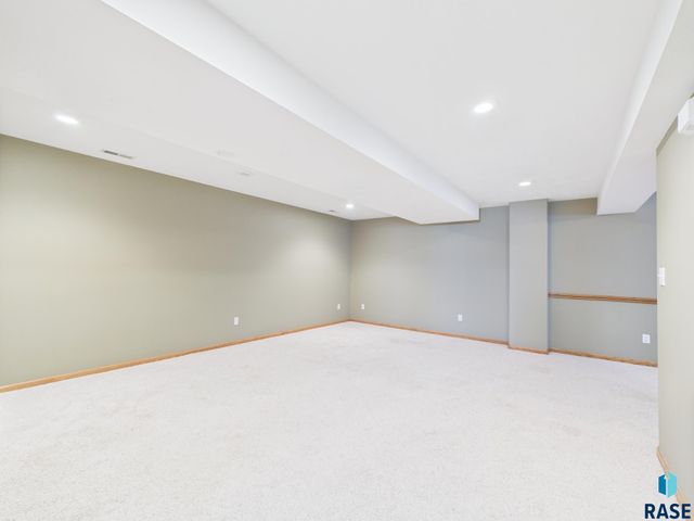 917 S Charlotte Ave, Sioux Falls, SD 57103
