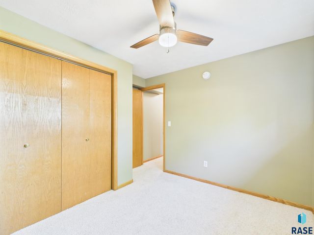 917 S Charlotte Ave, Sioux Falls, SD 57103