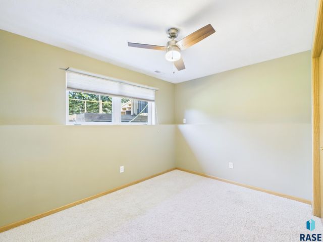 917 S Charlotte Ave, Sioux Falls, SD 57103