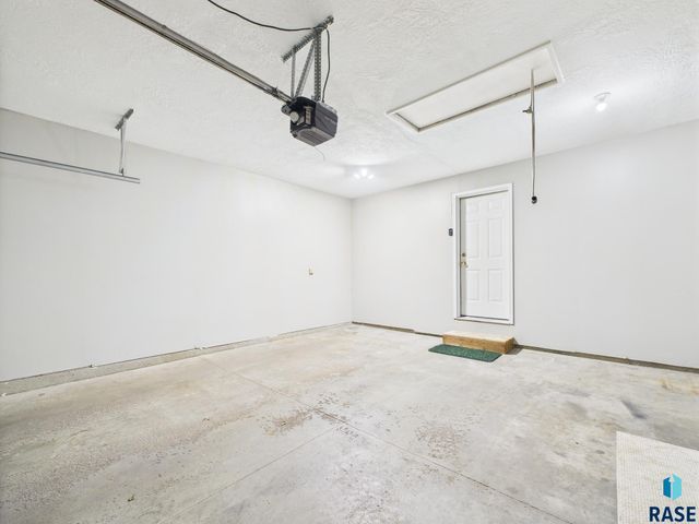 917 S Charlotte Ave, Sioux Falls, SD 57103