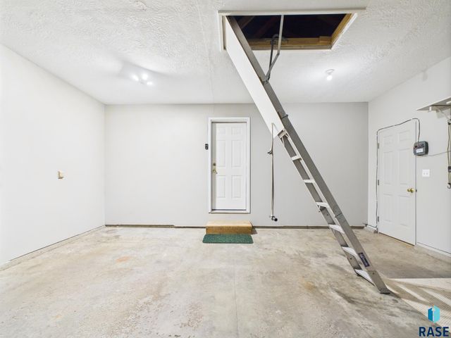 917 S Charlotte Ave, Sioux Falls, SD 57103
