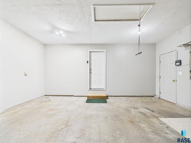 917 S Charlotte Ave, Sioux Falls, SD 57103