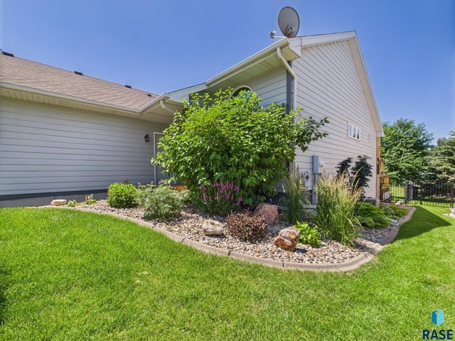 917 S Charlotte Ave, Sioux Falls, SD 57103