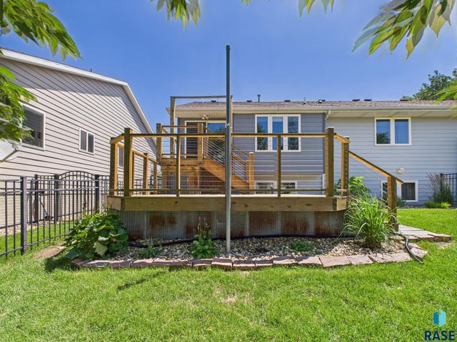 917 S Charlotte Ave, Sioux Falls, SD 57103