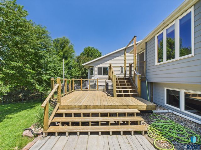 917 S Charlotte Ave, Sioux Falls, SD 57103