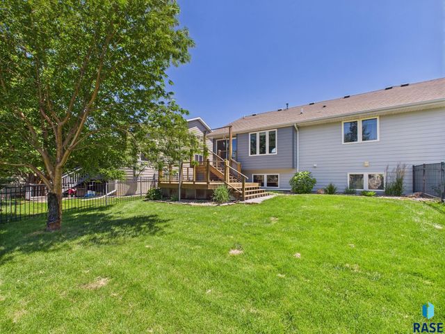 917 S Charlotte Ave, Sioux Falls, SD 57103