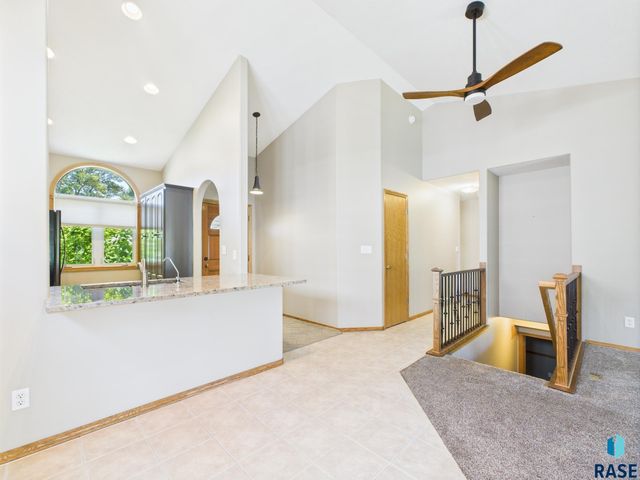 917 S Charlotte Ave, Sioux Falls, SD 57103