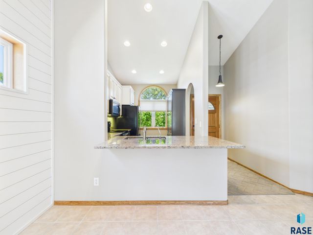 917 S Charlotte Ave, Sioux Falls, SD 57103