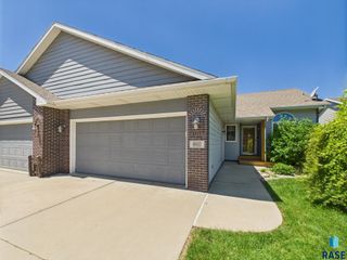 917 S Charlotte Ave, Sioux Falls, SD 57103