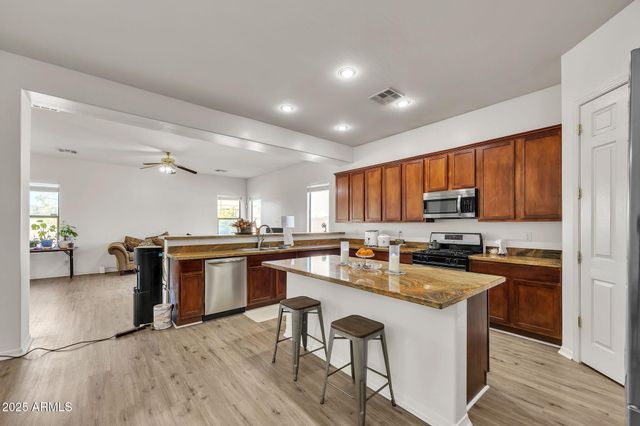 5634 N 82 Avenue, Glendale, AZ 85303