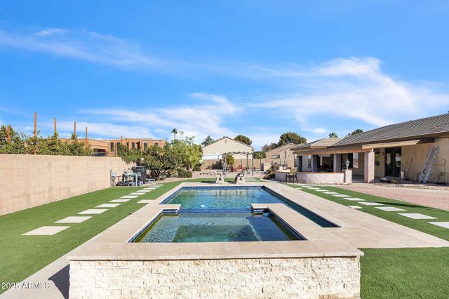 5634 N 82 Avenue, Glendale, AZ 85303