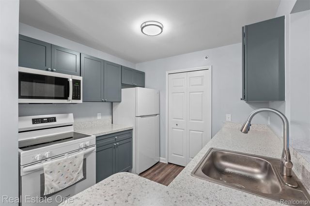 14203 Pinehurst Lane, Grand Blanc, MI 48439