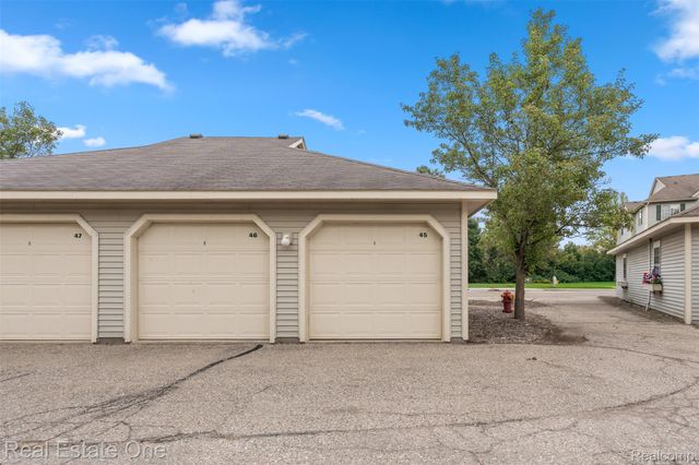 14203 Pinehurst Lane, Grand Blanc, MI 48439