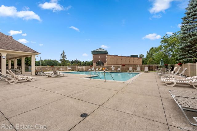 14203 Pinehurst Lane, Grand Blanc, MI 48439
