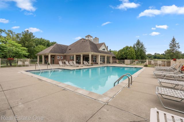 14203 Pinehurst Lane, Grand Blanc, MI 48439