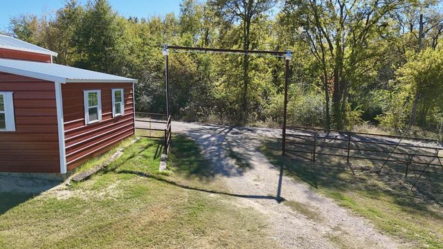 102 Rs County Road 1622, Lone Oak, TX 75453