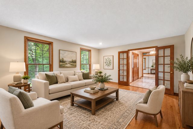 5 Acorn Drive, Sunfish Lake, MN 55077