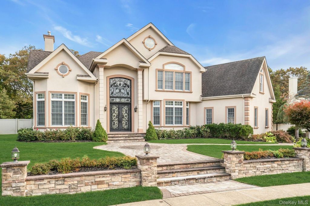 108 Fig Drive, Dix Hills, NY 11746