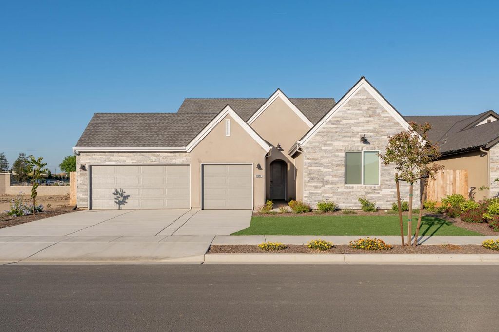 Image 1 of property listing at 30480 Bellwood Road, Visalia, CA 93291