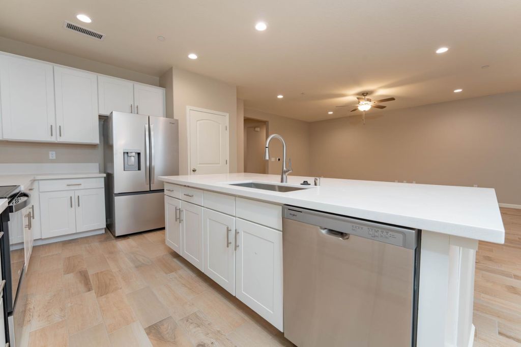 Image 10 of property listing at 30480 Bellwood Road, Visalia, CA 93291