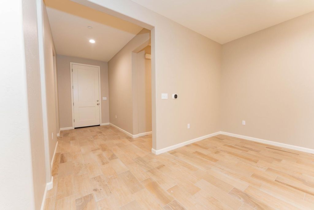 Image 12 of property listing at 30480 Bellwood Road, Visalia, CA 93291