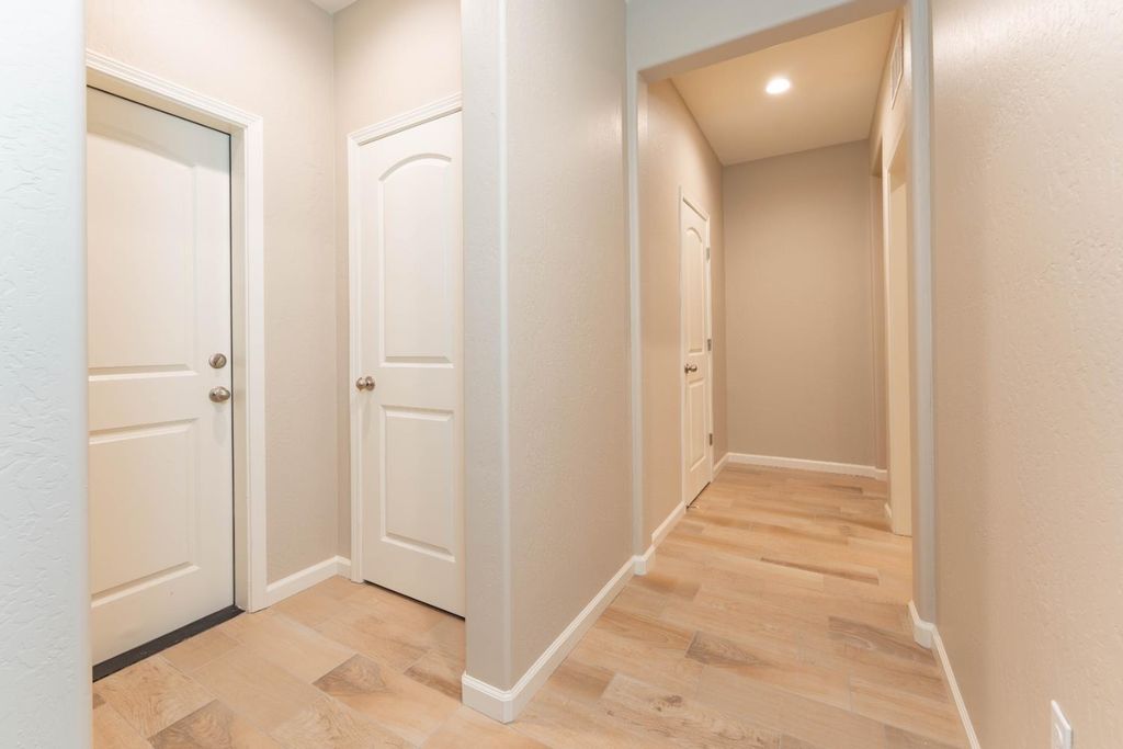 Image 13 of property listing at 30480 Bellwood Road, Visalia, CA 93291