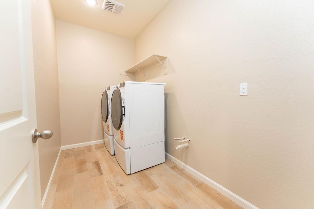 Image 15 of property listing at 30480 Bellwood Road, Visalia, CA 93291