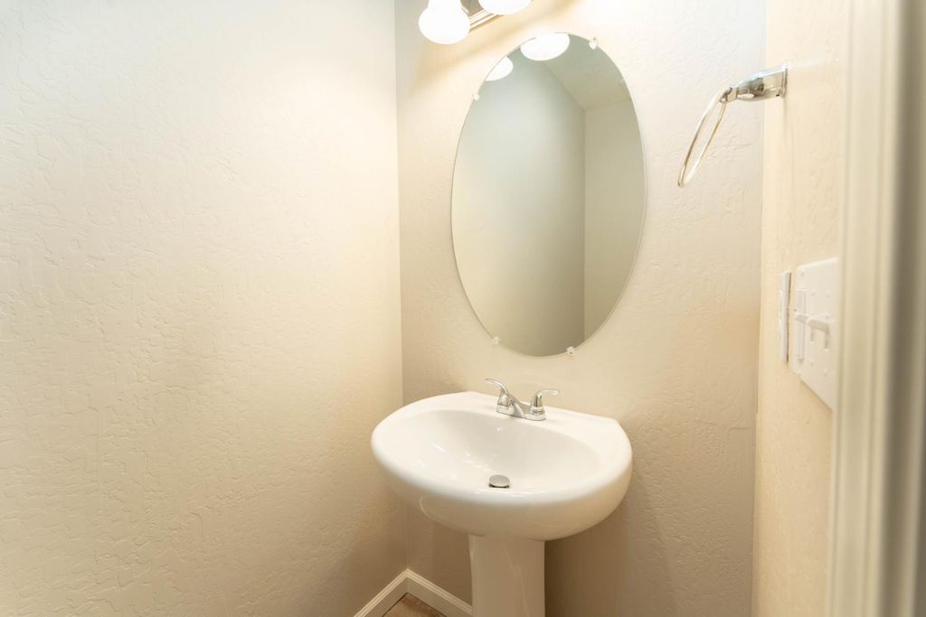 Image 16 of property listing at 30480 Bellwood Road, Visalia, CA 93291
