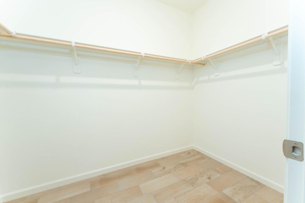 Image 19 of property listing at 30480 Bellwood Road, Visalia, CA 93291
