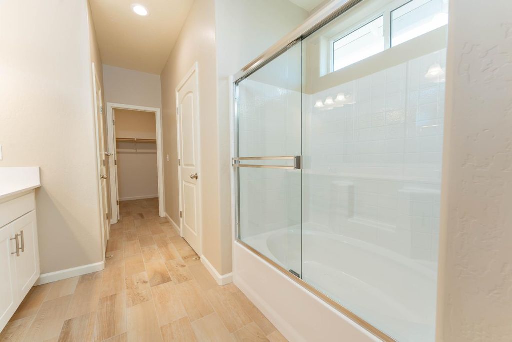 Image 21 of property listing at 30480 Bellwood Road, Visalia, CA 93291