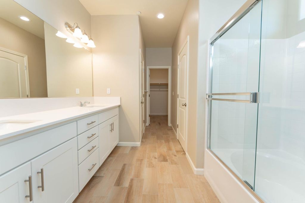Image 28 of property listing at 30480 Bellwood Road, Visalia, CA 93291