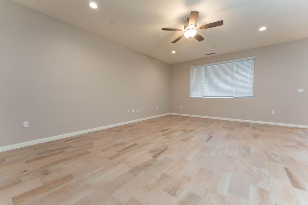 Image 3 of property listing at 30480 Bellwood Road, Visalia, CA 93291