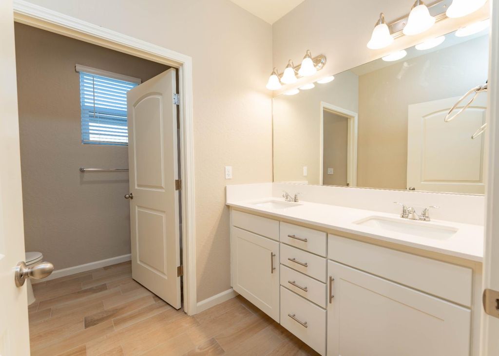 Image 31 of property listing at 30480 Bellwood Road, Visalia, CA 93291