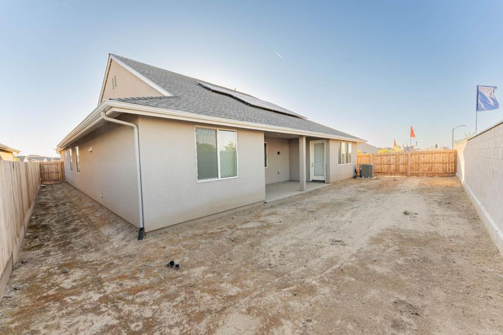 Image 35 of property listing at 30480 Bellwood Road, Visalia, CA 93291