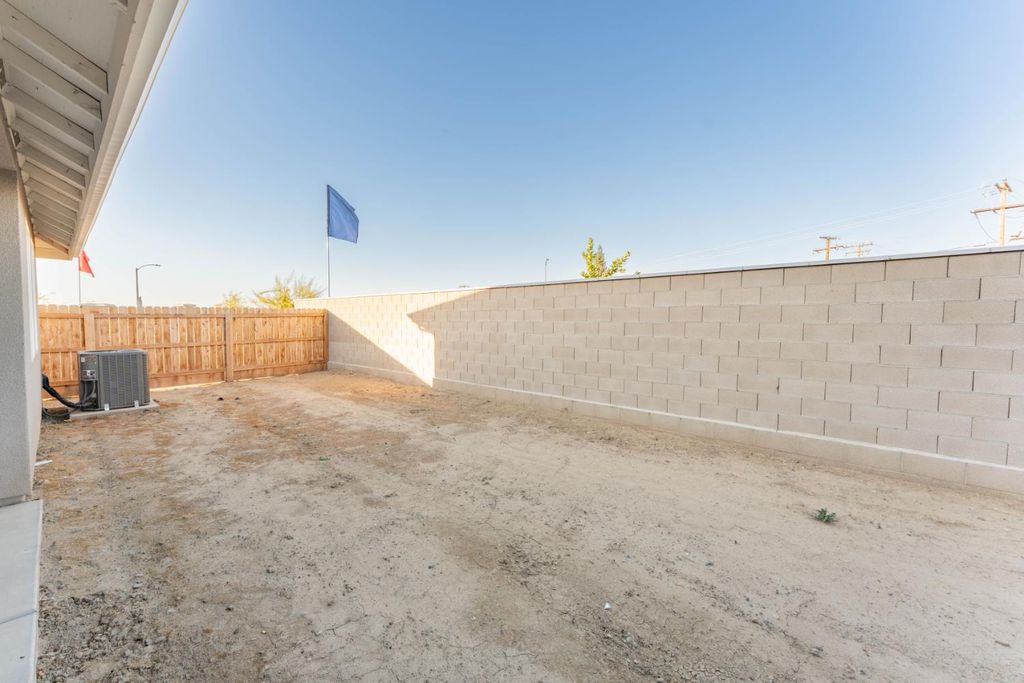 Image 37 of property listing at 30480 Bellwood Road, Visalia, CA 93291