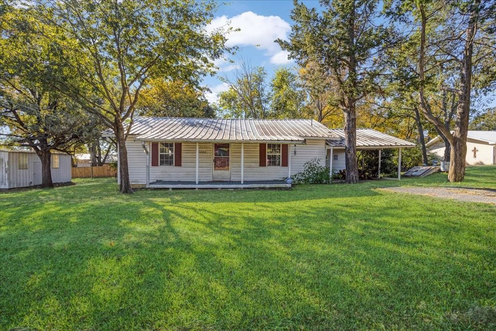 1068 Hillcrest Circle, Gordonville, TX 76245