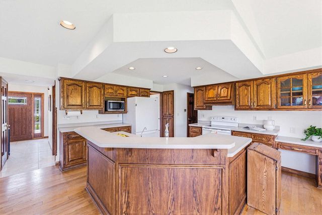 13645 W Maria DRIVE, New Berlin, WI 53151