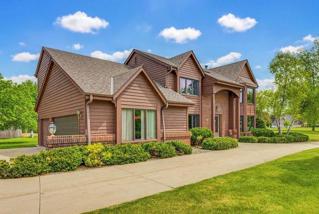 13645 W Maria DRIVE, New Berlin, WI 53151