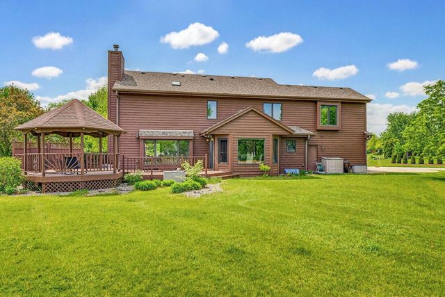 13645 W Maria DRIVE, New Berlin, WI 53151