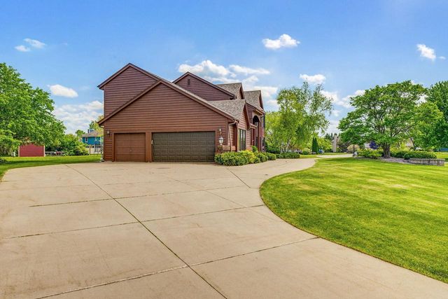 13645 W Maria DRIVE, New Berlin, WI 53151