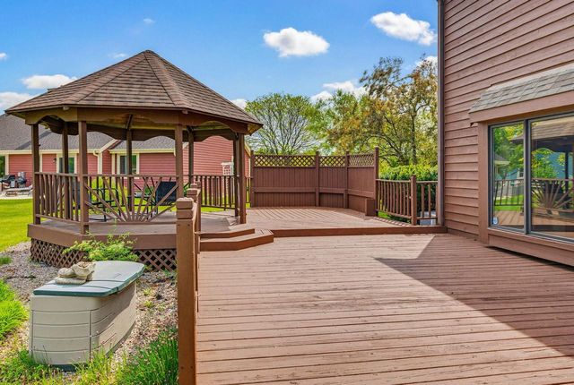 13645 W Maria DRIVE, New Berlin, WI 53151