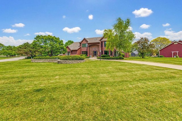 13645 W Maria DRIVE, New Berlin, WI 53151
