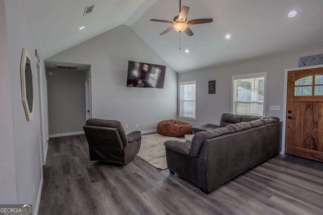 333 E Gillis Street, Mount Vernon, GA 30445