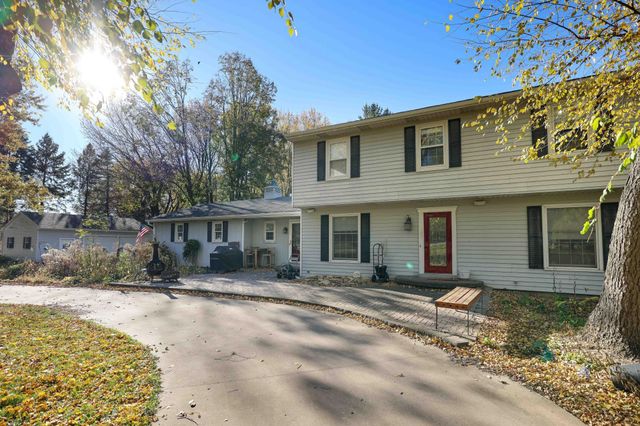 421 Lowry Court NW, Rochester, MN 55901