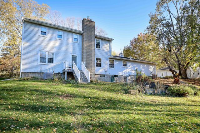 421 Lowry Court NW, Rochester, MN 55901