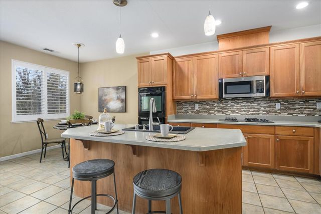 421 Ashland Ct, Shingle Springs, CA 95682