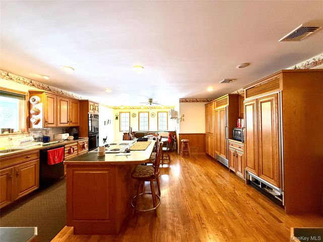 912-918 Hollow Road, Clinton Corners, NY 12514